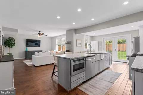 Entry Way - 211 Hazel Ave, Lansdowne, MD 21227 photo 2 of 2