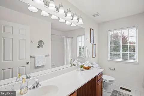 Bath - 121 Mariners Point Dr, Middle River, MD 21220 photo 2 of 3