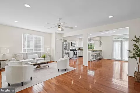 Living - 121 Mariners Point Dr, Middle River, MD 21220 photo 3 of 4