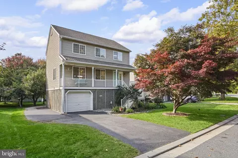 Exterior - 121 Mariners Point Dr, Middle River, MD 21220 photo 2 of 10