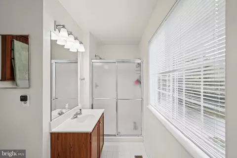 Bath - 121 Mariners Point Dr, Middle River, MD 21220 photo 1 of 3