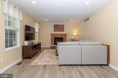 Living - 5526 Edwin Ct, White Marsh, MD 21162 photo 2 of 4