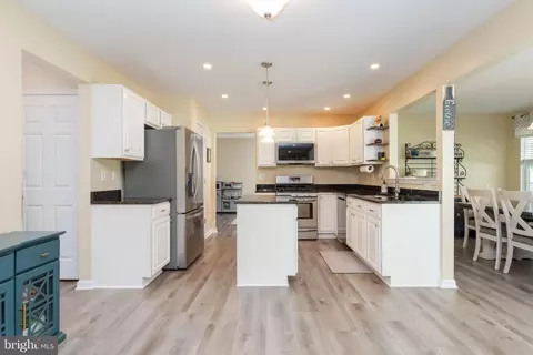 Kitchen - 5526 Edwin Ct, White Marsh, MD 21162 photo 2 of 2