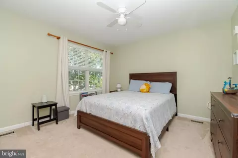 Bedroom - 5526 Edwin Ct, White Marsh, MD 21162 photo 3 of 10