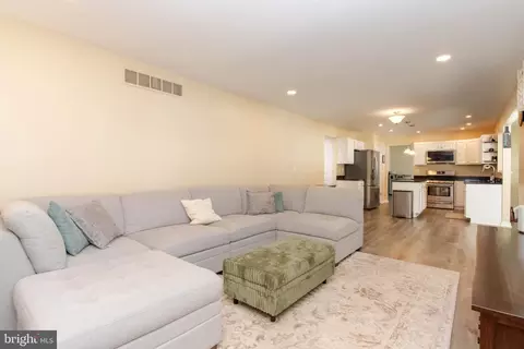 Entry Way - 5526 Edwin Ct, White Marsh, MD 21162 photo 3 of 6