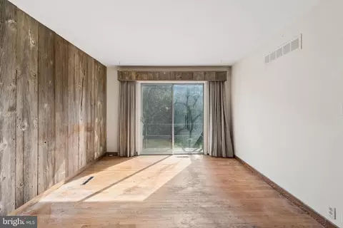 Living - 16303 Trenton Rd, Upperco, MD 21155 photo 3 of 4