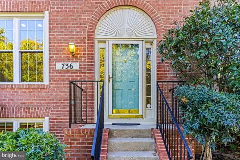 736 Leister Dr, Timonium, MD 21093