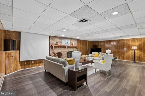 Living - 300 Stonehurst Rd, Phoenix, MD 21131 photo 4 of 5