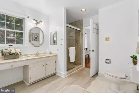 Bath - 300 Stonehurst Rd, Phoenix, MD 21131 photo 3 of 5