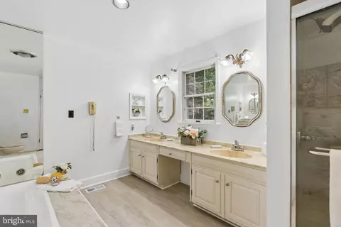 Bath - 300 Stonehurst Rd, Phoenix, MD 21131 photo 2 of 5