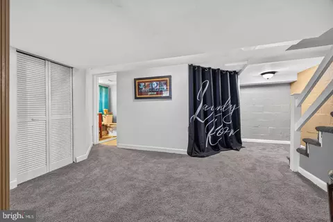Entry Way - 724 Charing Cross Rd, Baltimore, MD 21229 photo 7 of 7