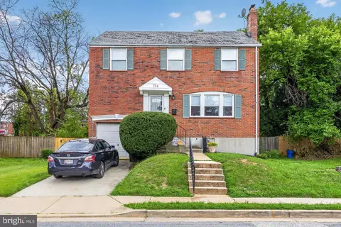 Exterior - 724 Charing Cross Rd, Baltimore, MD 21229 photo 1 of 4