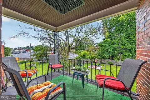 Exterior - 724 Charing Cross Rd, Baltimore, MD 21229 photo 4 of 4