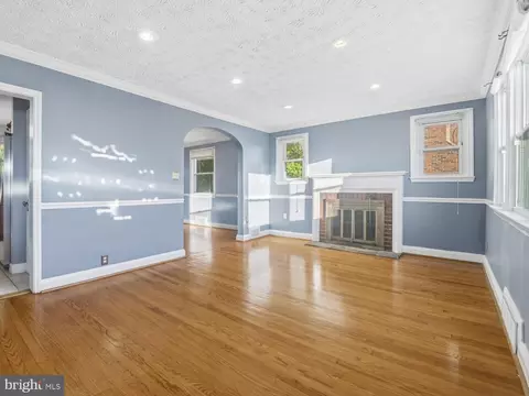 Living - 724 Charing Cross Rd, Baltimore, MD 21229 photo 2 of 2