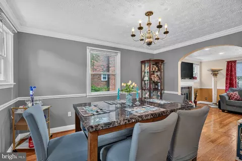 Dining - 724 Charing Cross Rd, Baltimore, MD 21229 photo 1 of 1