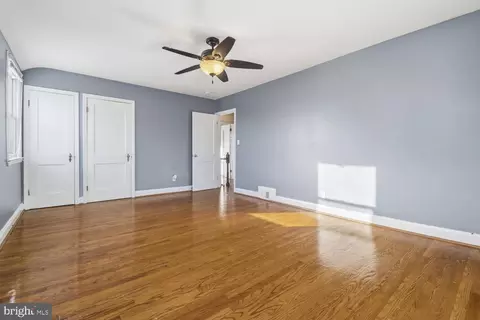 Entry Way - 724 Charing Cross Rd, Baltimore, MD 21229 photo 4 of 7