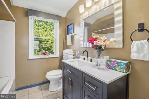 Bath - 724 Charing Cross Rd, Baltimore, MD 21229 photo 2 of 3