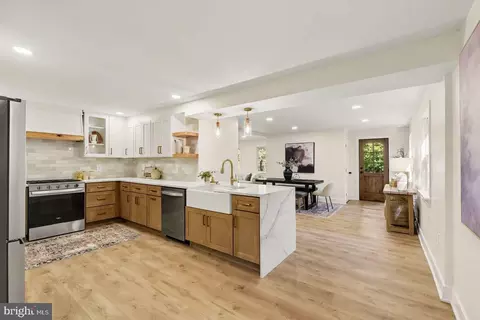 Entry Way - 4701 Hydes Rd, Hydes, MD 21082 photo 1 of 3