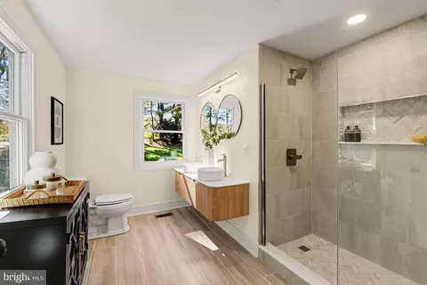 Bath - 4701 Hydes Rd, Hydes, MD 21082 photo 2 of 4