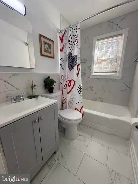 Bath - 7915 Rolling View Ave, Nottingham, MD 21236 photo 3 of 3