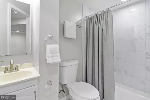 Bath - 7442 Edsworth Rd, Dundalk, MD 21222 photo 3 of 4