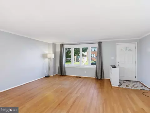 Living - 5659 Braxfield Rd, Halethorpe, MD 21227 photo 4 of 7