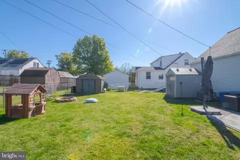 Exterior - 8228 Watersedge Rd, Dundalk, MD 21222 photo 4 of 8