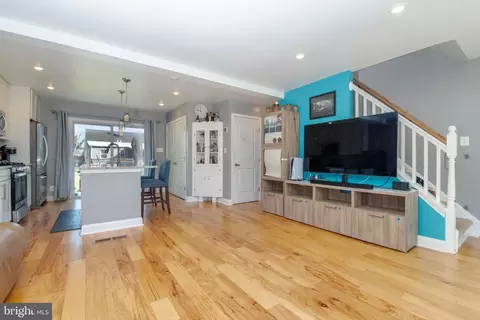 Entry Way - 8228 Watersedge Rd, Dundalk, MD 21222 photo 3 of 4