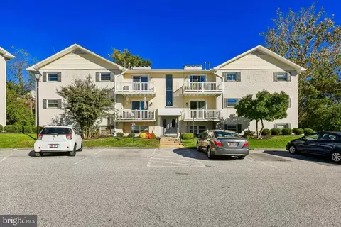 10 Warren Lodge Ct #1-A, Cockeysville, MD 21030
