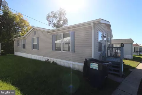 5 Cool Breeze Dr, Middle River, MD 21220 photo 3