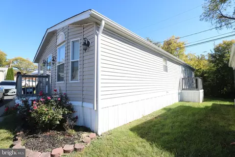 5 Cool Breeze Dr, Middle River, MD 21220 photo 2