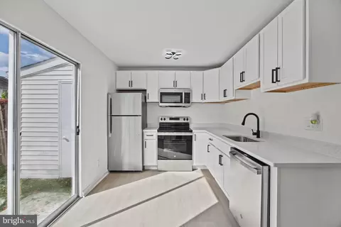 Kitchen - 45 Old Knife Ct, Middle River, MD 21220 photo 1 of 2