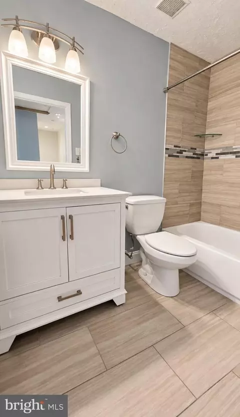 Bath - 36 Ketch Cay Ct, Middle River, MD 21220 photo 2 of 3