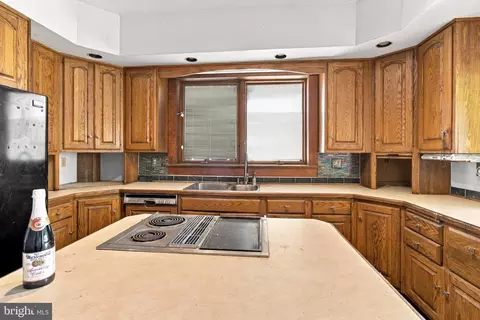 Kitchen - 6915 Beech Ave, Baltimore, MD 21206 photo 3 of 4