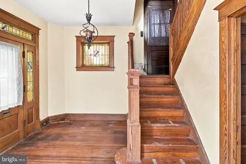 Entry Way - 6915 Beech Ave, Baltimore, MD 21206 photo 3 of 10