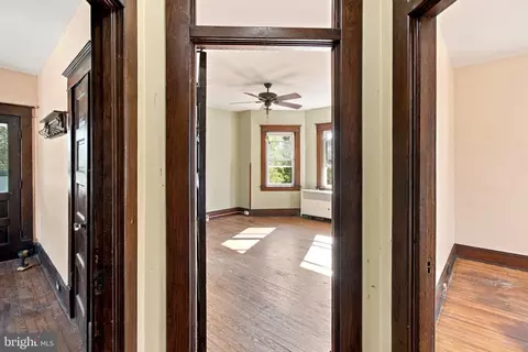 Entry Way - 6915 Beech Ave, Baltimore, MD 21206 photo 7 of 10