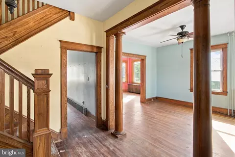 Entry Way - 6915 Beech Ave, Baltimore, MD 21206 photo 1 of 10