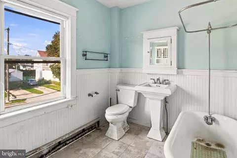 Bath - 6915 Beech Ave, Baltimore, MD 21206 photo 1 of 4