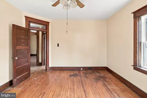 Bedroom - 6915 Beech Ave, Baltimore, MD 21206 photo 5 of 7