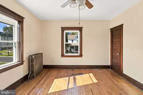 Bedroom - 6915 Beech Ave, Baltimore, MD 21206 photo 3 of 7