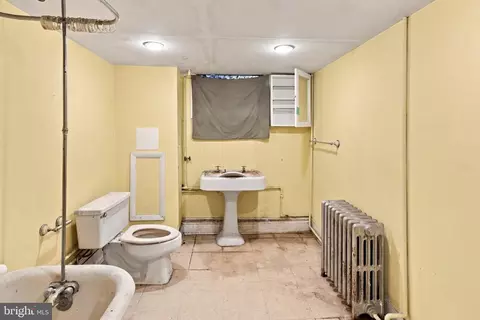 Bath - 6915 Beech Ave, Baltimore, MD 21206 photo 4 of 4