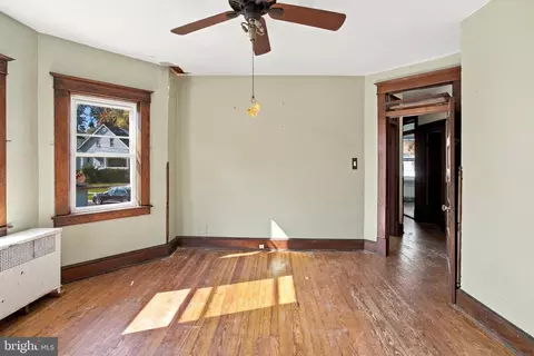 Living - 6915 Beech Ave, Baltimore, MD 21206 photo 5 of 5