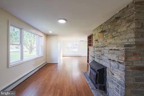 Living - 4013 Klausmier Rd, Nottingham, MD 21236 photo 2 of 7