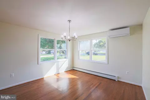 Living - 4013 Klausmier Rd, Nottingham, MD 21236 photo 5 of 7
