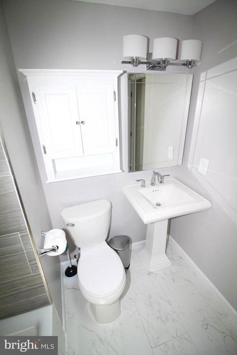 3063 Freeway, Halethorpe, MD 21227 photo 6