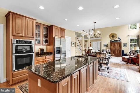 19111 Saint Abrahams Ct, Hampstead, MD 21074 photo 12