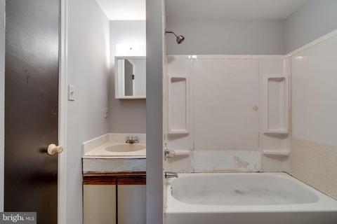 1 Van Ct, Baltimore, MD 21206 photo 17