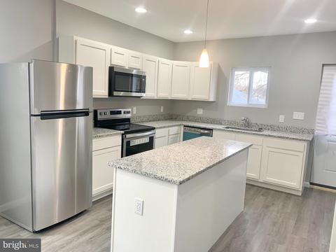 202 Hillendale Ave, Halethorpe, MD 21227 photo 4