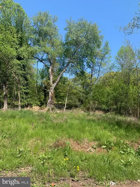 8135 Heron Ln, Lusby, MD 20657