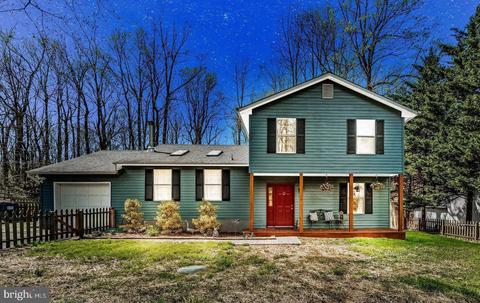 9086 Mary Ann Dr, Owings, MD 20736